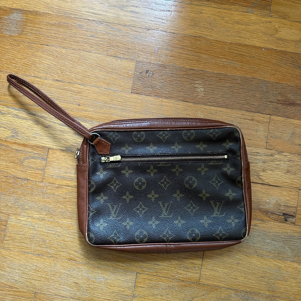 Louis Vuitton vintage handbag…has a little wear on the zipper